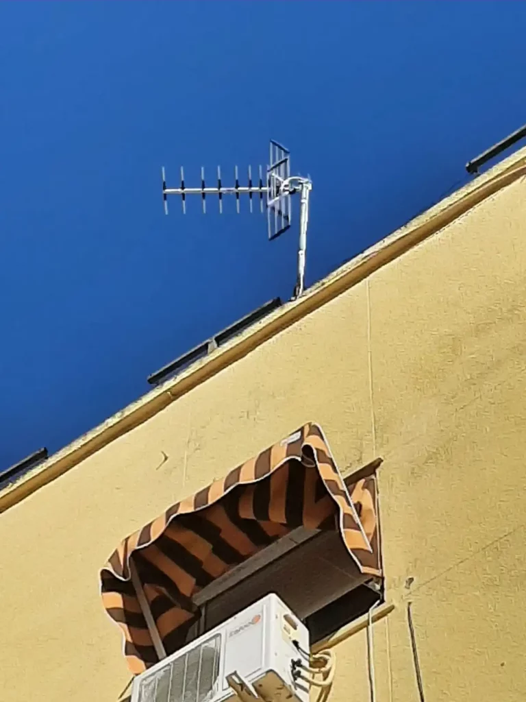 Resultado final de la instalación de una antena de TV.