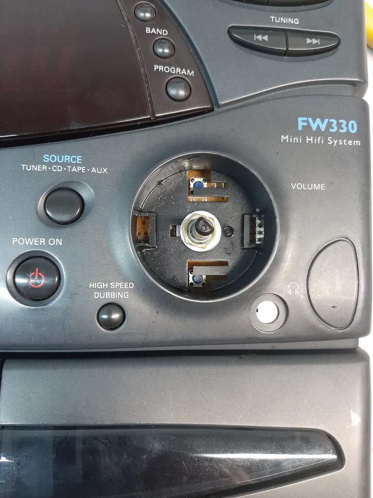 Imagen del potenciómetro de volumen del equipo Hi-fi que presentaba 3 averías.